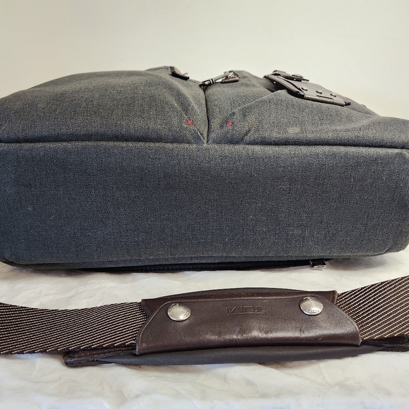 Tumi Messenger Laptop Bag Travel Set - Picture 7 of 16